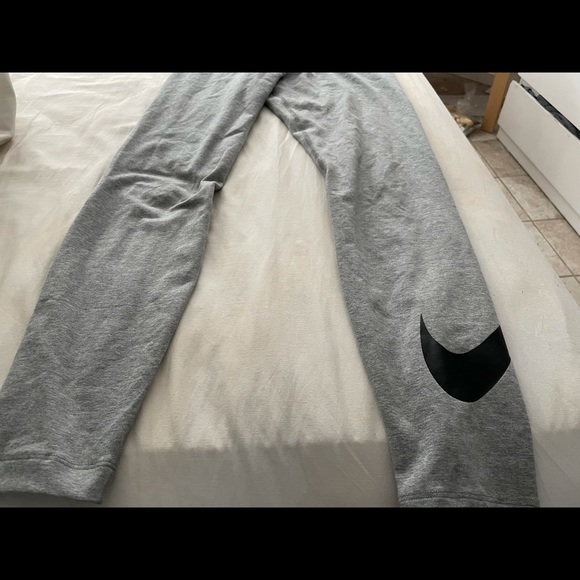 NIKE workout leggings - Picture 3 of 3